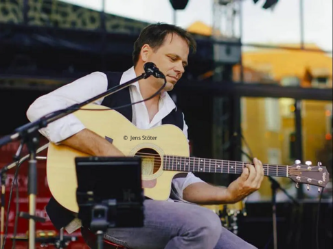 Frauentag - Gesang und Akustikgitarre aus Sachsen